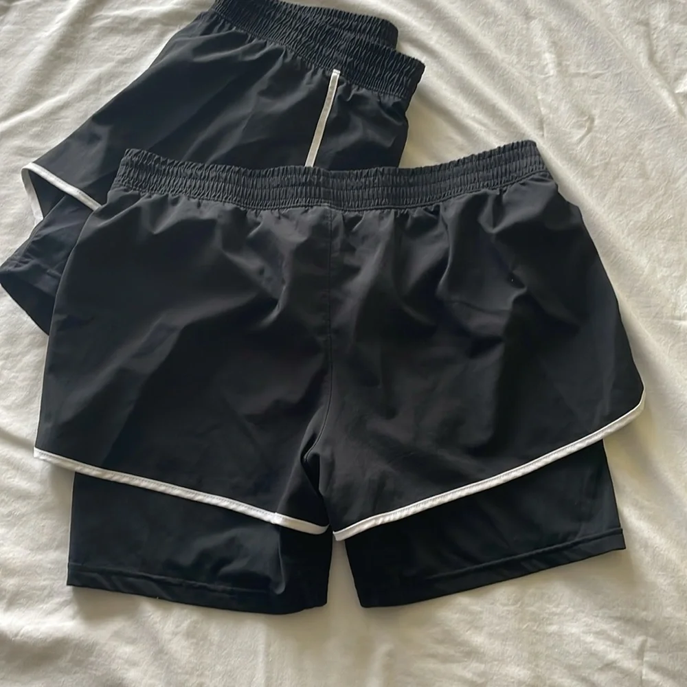 [New Balance] 2-in-1 Black Athletic Shorts with Compression Layer x2 - Picture 4 of 7